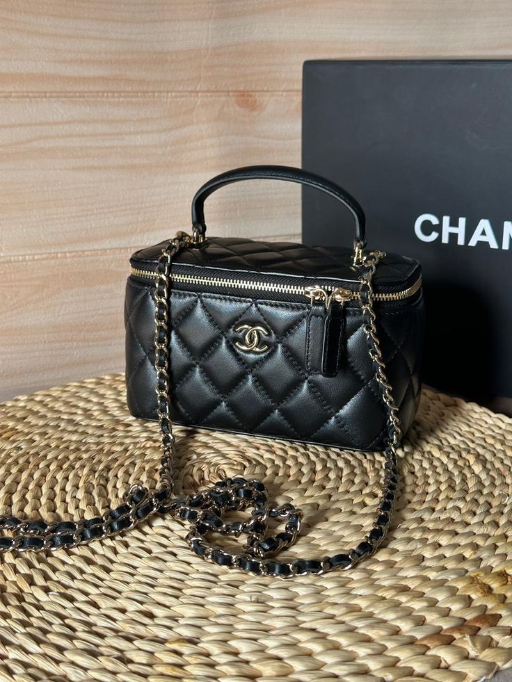 Chanel Lambskin Quilted Pearl Crush Small Vanity Case With Chain Black ( Box Packaging )